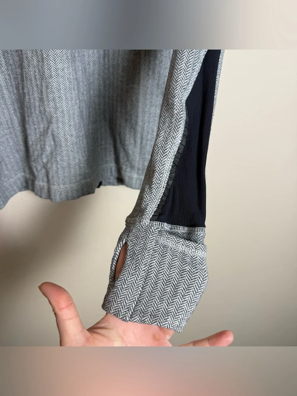Lululemon Full Tilt 1/2 Zip Long Sleeve Pullover Herringbone Gray size 8 - Picture 6 of 6